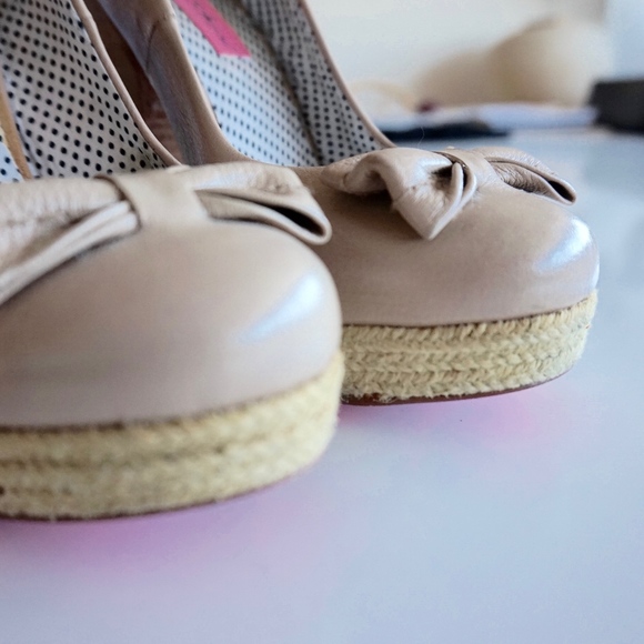 ⭐️MAGGI nude leather pumps Betsey Johnson S8⭐️ - Picture 2 of 8
